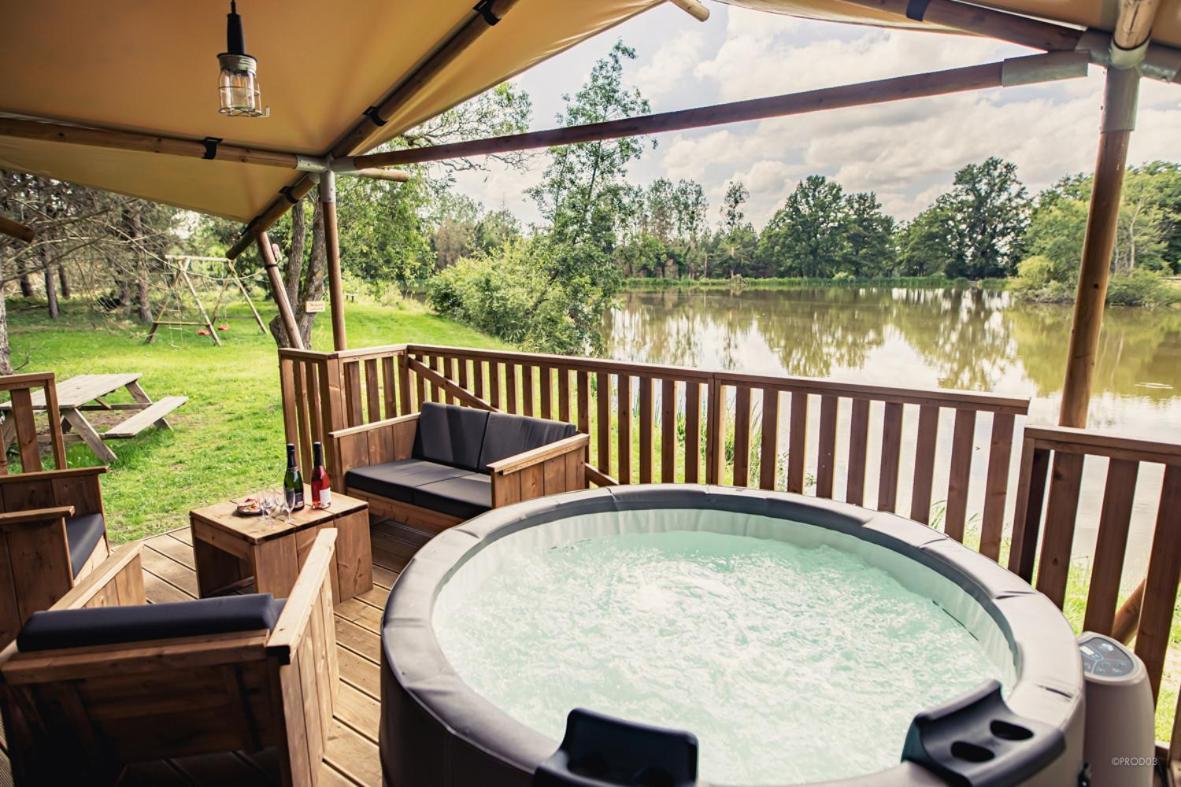 Tente Lodge Jacuzzi Privatif En Pleine Nature Thiel-sur-Acolin エクステリア 写真