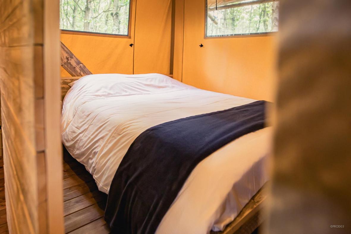 Tente Lodge Jacuzzi Privatif En Pleine Nature Thiel-sur-Acolin エクステリア 写真