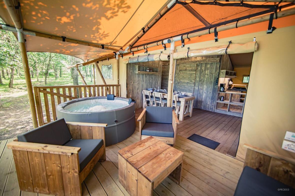 Tente Lodge Jacuzzi Privatif En Pleine Nature Thiel-sur-Acolin エクステリア 写真